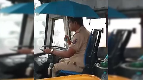 KSRTC driver drove the bus while holding an umbrella