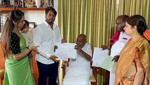 ಎಚ್.ಡಿ ಕುಮಾರಸ್ವಾಮಿ ಕುಟುಂಬ(ಸಂಗ್ರಹ ಚಿತ್ರ)