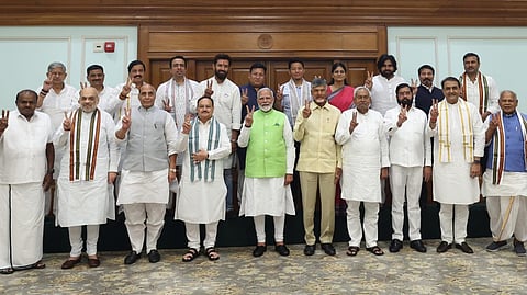 ದೆಹಲಿಯಲ್ಲಿ ಸಭೆಯ ನಂತರ ಎನ್ ಡಿಎ ಮೈತ್ರಿಕೂಟ ನಾಯಕರ ಗ್ರೂಪ್ ಫೋಟೋ 
