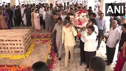 ರಾಮೋಜಿ ರಾವ್ ಪಾರ್ಥಿವ ಶರೀರದ ಅಂತ್ಯಕ್ರಿಯೆ