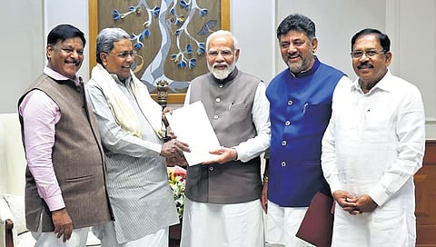 ಪ್ರಧಾನಿ ನರೇಂದ್ರ ಮೋದಿ  ಭೇಟಿಯಾದ ಸಿಎಂ ಸಿದ್ದರಾಮಯ್ಯ 