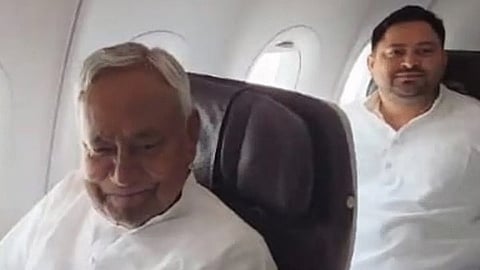 ಒಂದೇ ವಿಮಾನದಲ್ಲಿ ಕಾಣಿಸಿಕೊಂಡ ನಿತೀಶ್ ಕುಮಾರ್-ತೇಜಸ್ವಿ ಯಾದವ್.