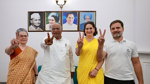 ಸುದ್ದಿಗೋಷ್ಠಿಗೂ ಮುನ್ನ ಸೋನಿಯಾ ಗಾಂಧಿ, ಖರ್ಗೆ, ರಾಹುಲ್, ಪ್ರಿಯಾಂಕ ಗಾಂಧಿ