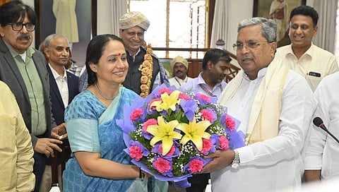 ನೂತನ ಮುಖ್ಯ ಕಾರ್ಯದರ್ಶಿ ಶಾಲಿನಿ ‌ರಜನೀಶ್ ಅವರಿಗೆ ಸಿಎಂ ಸಿದ್ದರಾಮಯ್ಯ ಶುಭ ಕೋರಿದರು.