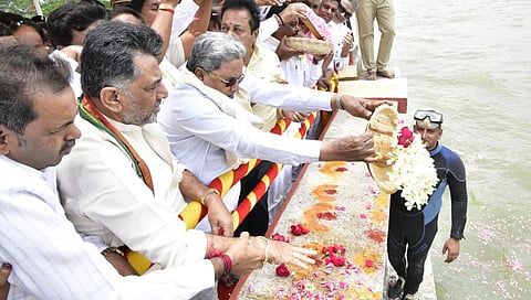 ಬಾಗಿನ ಅರ್ಪಿಸಿದ ಸಿಎಂ ಸಿದ್ದರಾಮಯ್ಯ