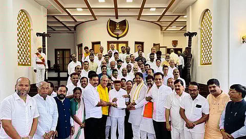 ರಾಜ್ಯಪಾಲರಿಗೆ ದೂರು ನೀಡಿದ ಬಿಜೆಪಿ ಶಾಸಕರು