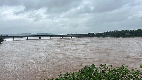 ತುಂಬಿ ಹರಿಯುತ್ತಿರುವ ನೇತ್ರಾವತಿ ನದಿ