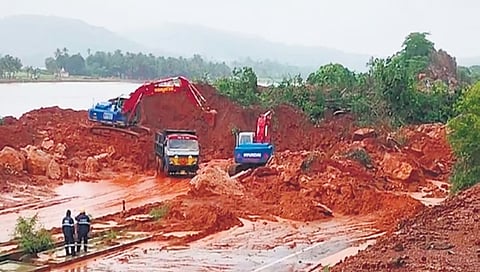 ಶಿರೂರು ಬಳಿ ರಕ್ಷಣಾ ಕಾರ್ಯಾಚರಣೆ