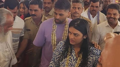 Suryakumar Yadav and wife visit Udupi temple