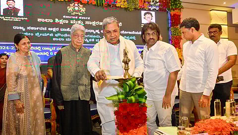 ಮುಖ್ಯಮಂತ್ರಿ ಸಿದ್ದರಾಮಯ್ಯನವರು ಅಜೀಂ ಪ್ರೇಮ್‌ಜಿ ಫೌಂಡೇಷನ್ ಸಹಭಾಗಿತ್ವದಲ್ಲಿ ಪ್ರೌಢಶಾಲಾ ಮಕ್ಕಳಿಗೆ ವಾರದಲ್ಲಿ 6 ದಿನ ಪೂರಕ ಪೌಷ್ಠಿಕ ಆಹಾರ ನೀಡುವ ಕಾರ್ಯಕ್ರಮ ಉದ್ಘಾಟಿಸಿದರು. 