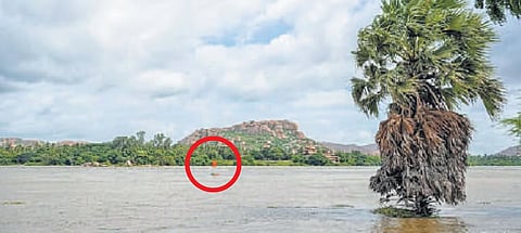 ಮುಳುಗಿರುವ ಪುರಂದರ ಮಂಟಪ