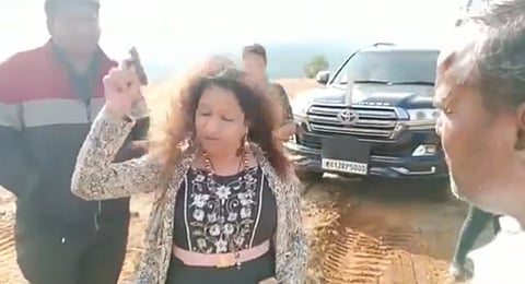 ಪೂಜಾ ಖೇಡ್ಕರ್ ಅವರ ತಾಯಿ