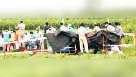 ಹೂತಿದ್ದ ಬಾಲಕಿ ಮೃತದೇಹ ಹೊರಗೆ ತೆಗೆದ ಪೊಲೀಸರು