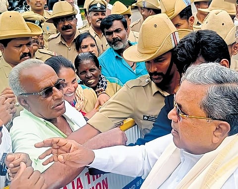 ಬಿಜೆಪಿ-ಜೆಡಿಎಸ್ ಪಾದಯಾತ್ರೆ: ಕೌಂಟರ್ ಕೊಡಲು ಸಿದ್ದರಾಮಯ್ಯ ಬೆಂಬಲಿಗರು ಸಜ್ಜು!
