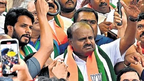 ಕುಮಾರಸ್ವಾಮಿ ಮತ್ತು ನಿಖಿಲ್ 
