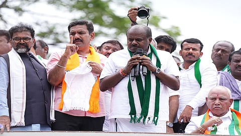 ಪಾದಯಾತ್ರೆಯಲ್ಲಿ ಕುಮಾರಸ್ವಾಮಿ