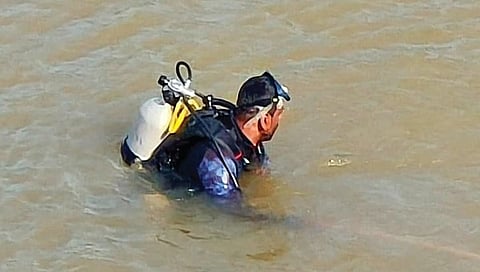 ಉಡುಪಿಯ ಮುಳುಗು ತಜ್ಞ ಈಶ್ವರ್ ಮಲ್ಪೆ ಅವರಿಂದ ಶೋಧ ಕಾರ್ಯ