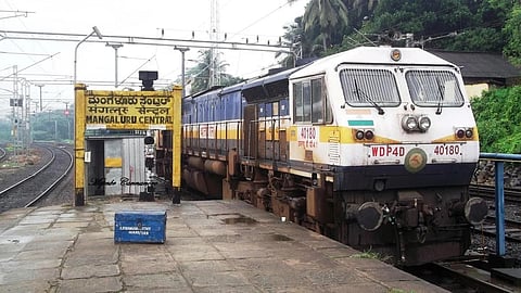 Bengaluru Mangaluru Train: ಬಾಳ್ಳುಪೇಟೆ, ಸಕಲೇಶಪುರ ನಿಲ್ದಾಣ ನಡುವೆ ಮತ್ತೆ ಭೂಕುಸಿತ; ರೈಲು ಸಂಚಾರ ಸ್ಥಗಿತ