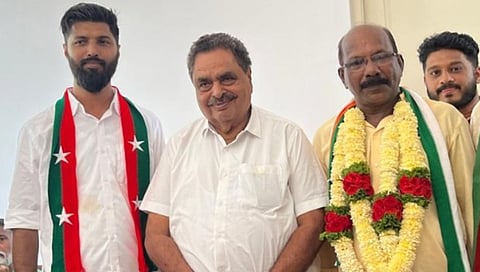 ನೂತನ ಅಧ್ಯಕ್ಷ-ಉಪಾಧ್ಯಕ್ಷರೊಂದಿಗೆ ಕಾಂಗ್ರೆಸ್ ಮುಖಂಡ ರಮಾನಾಥ ರೈ
