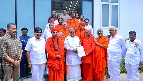 ಸಿಎಂ ಸಿದ್ದರಾಮಯ್ಯ ಭೇಟಿಯಾದ ವಿವಿಧ ಮಠದ ಸ್ವಾಮೀಜಿಗಳು