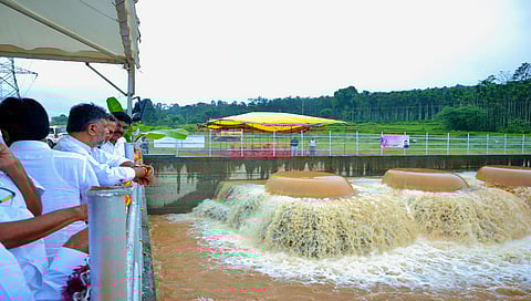 ಎತ್ತಿನಹೊಳೆ ಕಾಮಗಾರಿ ವೀಕ್ಷಿಸಿದ ಶಿವಕುಮಾರ್
