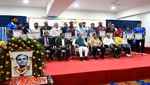 ರಾಷ್ಟ್ರೀಯ ಕ್ರೀಡಾ ದಿನದಲ್ಲಿ ಗೃಹ ಸಚಿವ ಡಾ. ಜಿ.ಪರಮೇಶ್ವರ್ ಮತ್ತಿತರರು