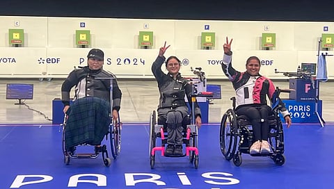 India's Avani Lekhara, centre, and Mona Agarwal, right, pose for photos after winning the gold medal and bronze medal repectively in the women's 10m air rifle (SH1) event at Paralympics 2024