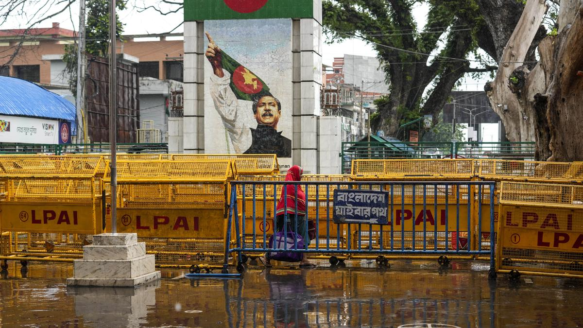 trade between India and Bangladesh resumes from land port