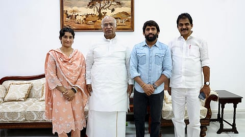 Bajrang Punia and Vinesh Phogat join the Congress party