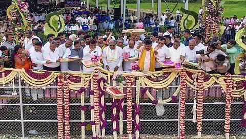 ಸಿಎಂ ಸಿದ್ದರಾಮಯ್ಯ, ಉಪ ಮುಖ್ಯಮಂತ್ರಿ ಡಿಕೆ ಶಿವಕುಮಾರ್ ಮತ್ತಿತರರು