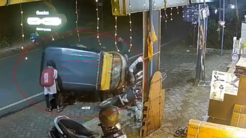 ಆಟೋ ಎತ್ತಿದ ಬಾಲಕಿ 