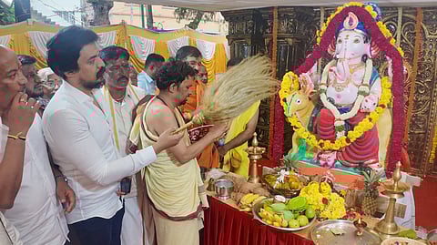 Ganesh idol with gold chain