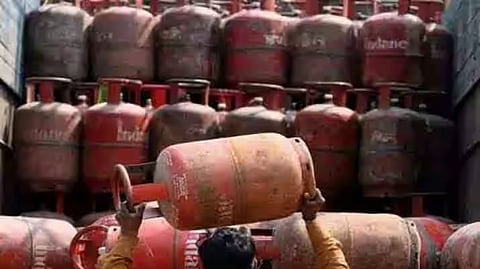 ವಾಣಿಜ್ಯ ಬಳಕೆ LPG cylinder ಬೆಲೆ ಹೆಚ್ಚಳ: ನೂತನ ದರ ಹೀಗಿದೆ...