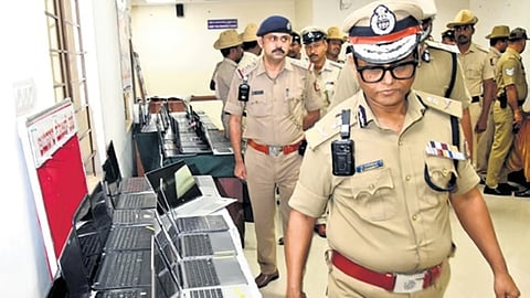 ಆರೋಪಿಯಿಂದ ವಶಕ್ಕೆ ಪಡೆದಿರುವ ಲ್ಯಾಪ್ ಟಾಪ್ ಗಳು.