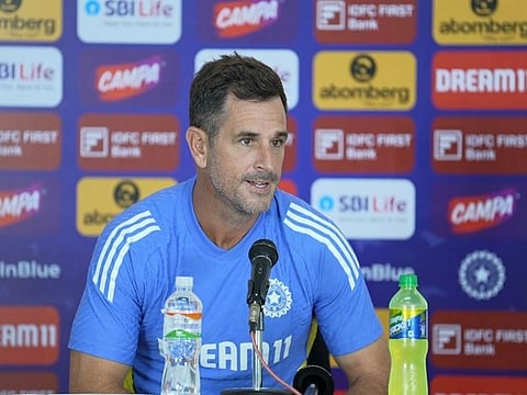Assistant coach Ryan ten Doeschate