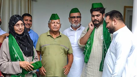 ಲಾಲು ಪ್ರಸಾದ್ ಯಾದವ್ ಅವರೊಂದಿಗೆ ಹೆನಾ ಶಹಾಬ್ ಮತ್ತು ಪುತ್ರ ಒಸಾಮಾ