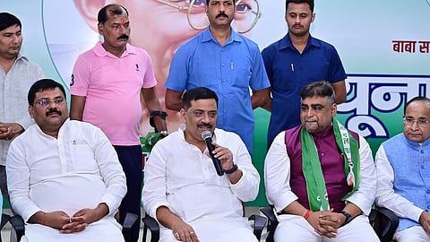 ಜೆಡಿಯು ಕಾರ್ಯಾಧ್ಯಕ್ಷ ಮತ್ತು ರಾಜ್ಯಸಭಾ ಸದಸ್ಯ ಸಂಜಯ್ ಝಾ ಅವರು ಪ್ರಣವ್ ಪಾಂಡೆ ಅವರನ್ನು ಪಕ್ಷಕ್ಕೆ ಬರಮಾಡಿಕೊಂಡರು.