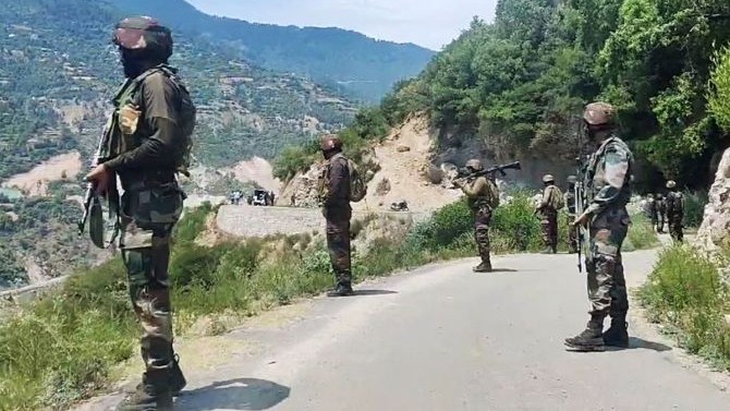 Terrorists fire at Army vehicle in Akhnoor