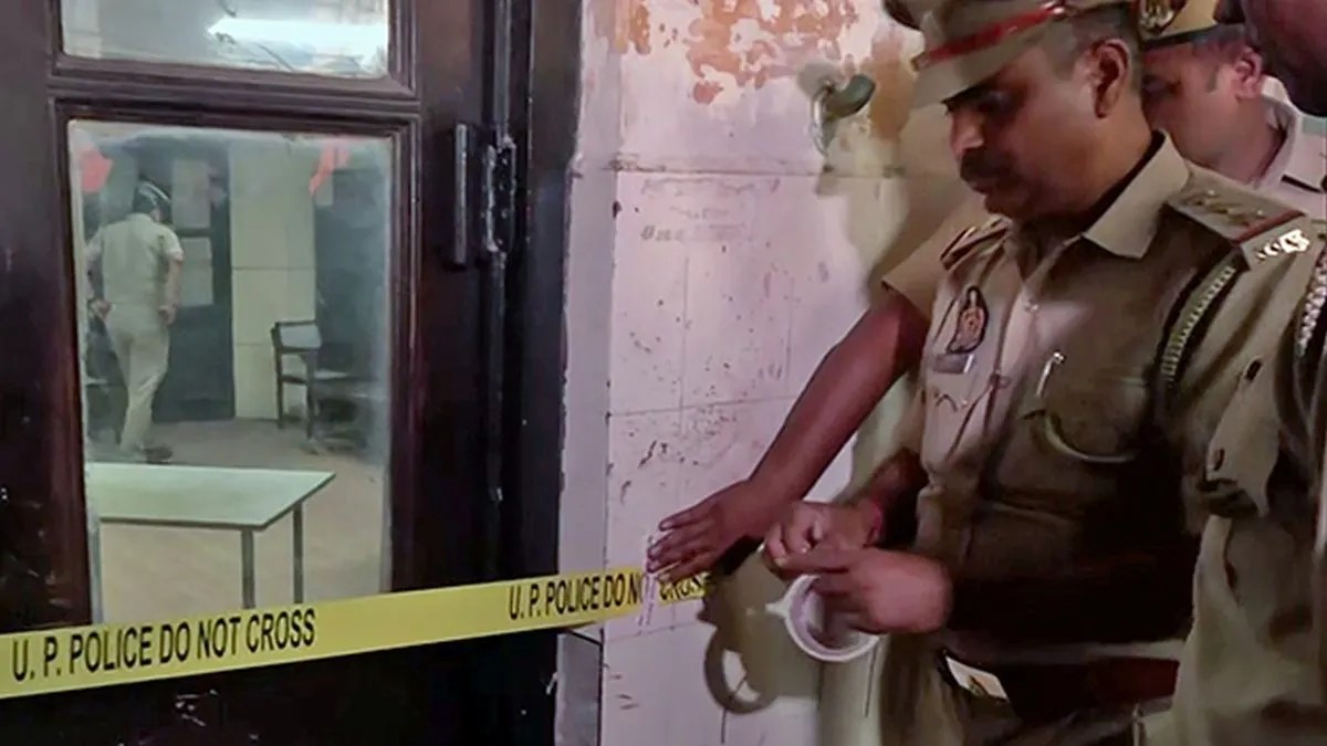 Gangsters attack Uttar Pradesh judge