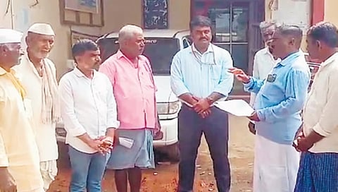 Farmers meet the Tahsildar in Gadag