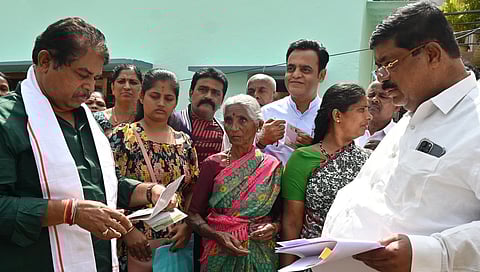 ಬಿಜೆಪಿ ನಾಯಕರಿಂದ ಬಿಪಿಎಲ್ ಕುಟುಂಬಗಳ ಭೇಟಿ