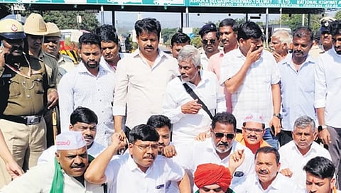 BJP legislators raise slogans against the state government 