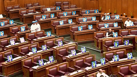 ವಿಧಾನಸಭೆಯಲ್ಲಿ ಅಂಬೇಡ್ಕರ್ ಭಾವಚಿತ್ರವಿರಿಸಿ ಪ್ರತಿಭಟನೆ