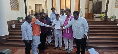 BJP delegation met Karnataka Governor Thaawarchand Gehlot