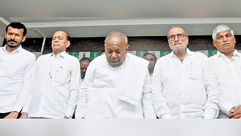 HD Deve Gowda silence for late former PM Manmohan Singh 