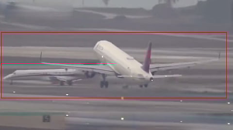 2 Planes Narrow Escape At United States of America Airport