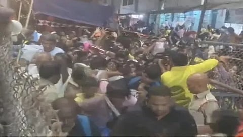 police strugle to control people