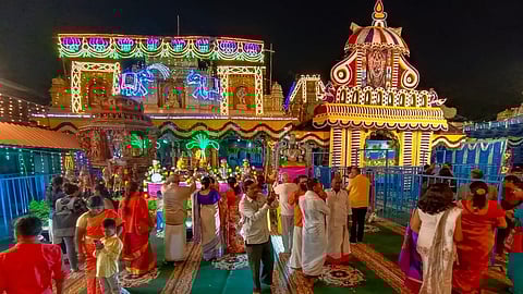 ರಾಜ್ಯಾದ್ಯಂತ ವೈಕುಂಠ ಏಕಾದಶಿ ಸಂಭ್ರಮ: ತಿಮ್ಮಪ್ಪನ ದರ್ಶನಕ್ಕೆ ದೇವಸ್ಥಾನಗಳಲ್ಲಿ ಭಕ್ತ ಸಾಗರ; ಹಲವೆಡೆ ವಾಹನ ಸಂಚಾರ ನಿರ್ಬಂಧ