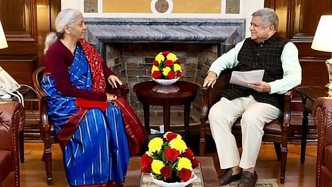 ಕೇಂದ್ರ ಸಚಿವೆ ನಿರ್ಮಲಾ ಸೀತಾರಾಮನ್ ಅವರನ್ನು ಭೇಟಿ ಮಾಡಿರುವ ಜಗದೀಶ್ ಶೆಟ್ಟರ್.