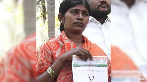 Raichuru Woman Sends Mangalsutra To Home minister parameshwar